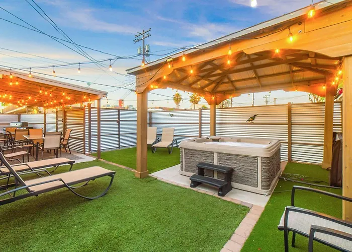 Mins From The Uofa & Downtown 4br 2ba Entire