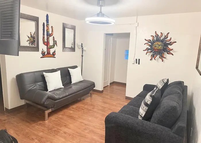 Mins From The Uofa & Downtown 4br 2ba Entire Holiday home