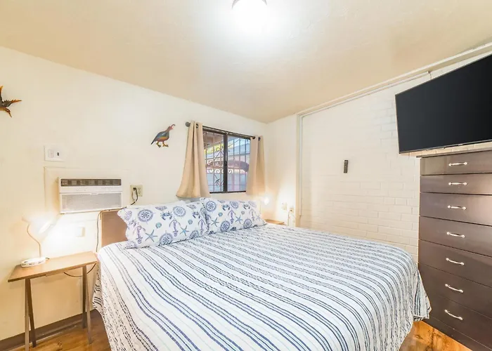 Holiday home Mins From The Uofa & Downtown 4br 2ba Entire