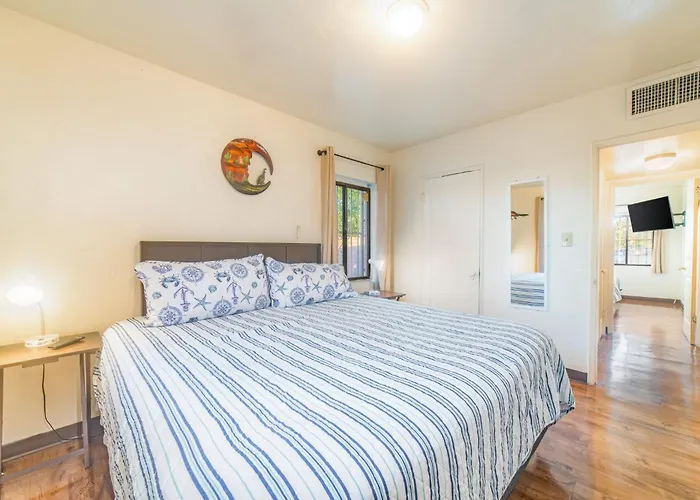 Holiday home Mins From The Uofa & Downtown 4br 2ba Entire