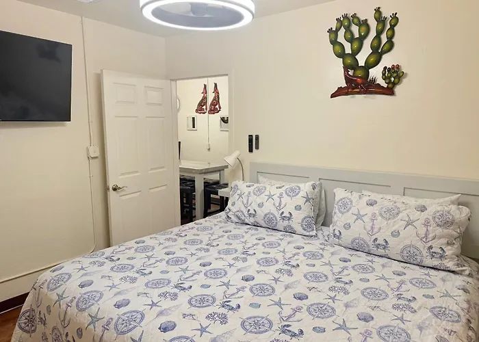 Mins From The Uofa & Downtown 4br 2ba Entire *