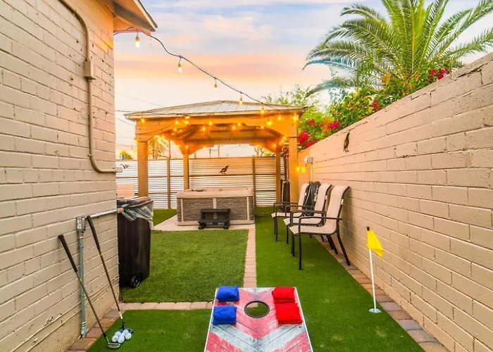 Mins From The Uofa & Downtown 4br 2ba Entire Holiday home