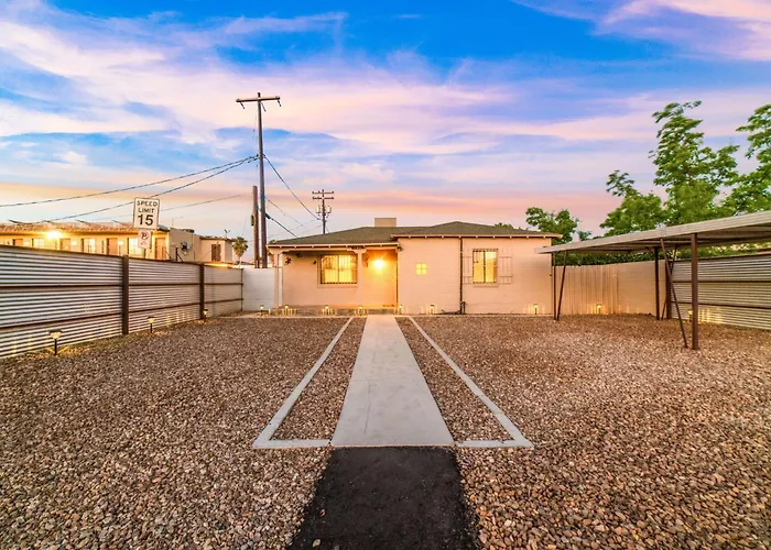 Holiday home Mins From The Uofa & Downtown 4br 2ba Entire