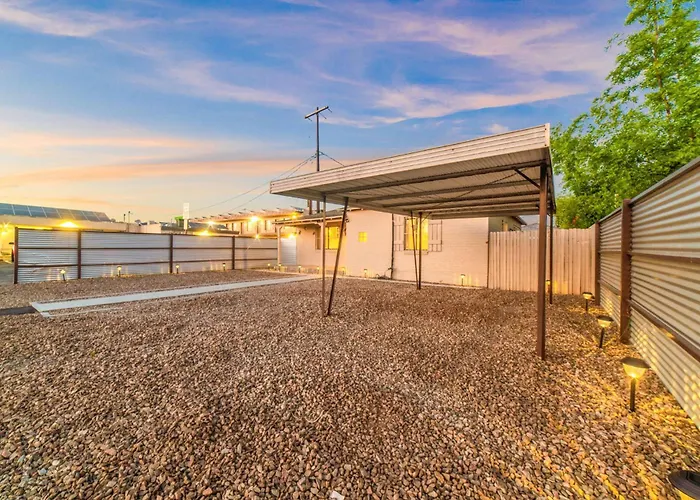Mins From The Uofa & Downtown 4br 2ba Entire Holiday home *