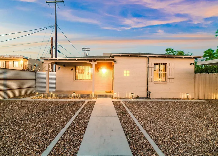Holiday home Mins From The Uofa & Downtown 4br 2ba Entire