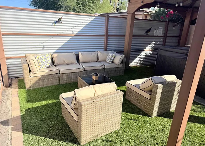Mins From The Uofa & Downtown 4br 2ba Entire