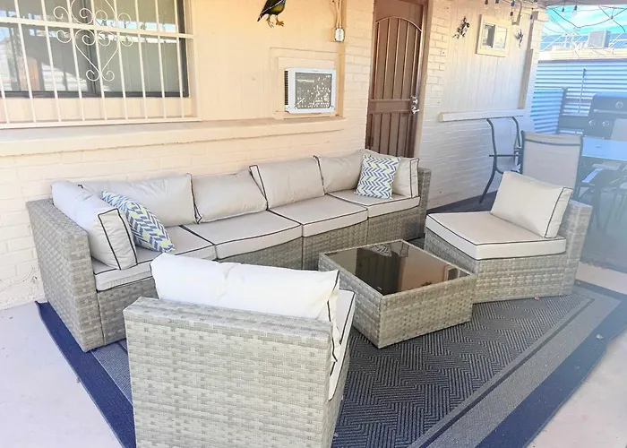 Holiday home Mins From The Uofa & Downtown 4br 2ba Entire *